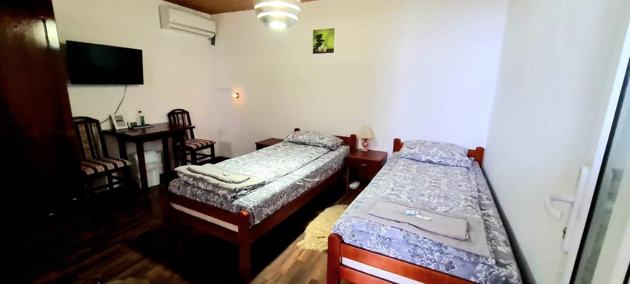 Casa Mio Hotel Moldova Noua Quarto foto